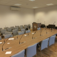 Stół konferencyjny w Urzędzie Gminy w Lubinie