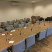 Stół konferencyjny w Urzędzie Gminy w Lubinie